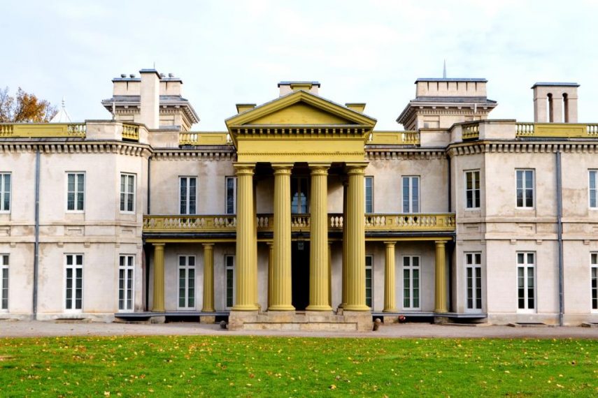 exterior front view of Dundurn Castle in Hamilton, Ontario, Canada